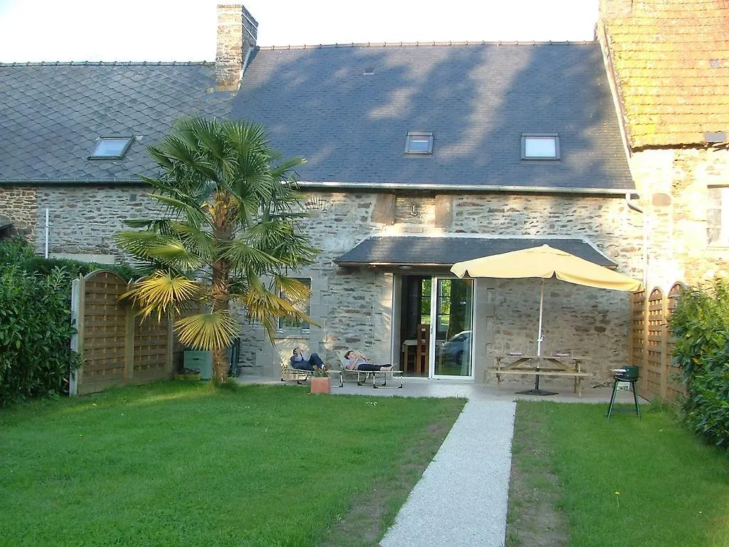 Gites Du Vieux Presbytere Holiday home Baguer-Pican 0*,  France