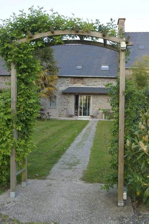 Gites Du Vieux Presbytere Holiday home Baguer-Pican 0*,  France